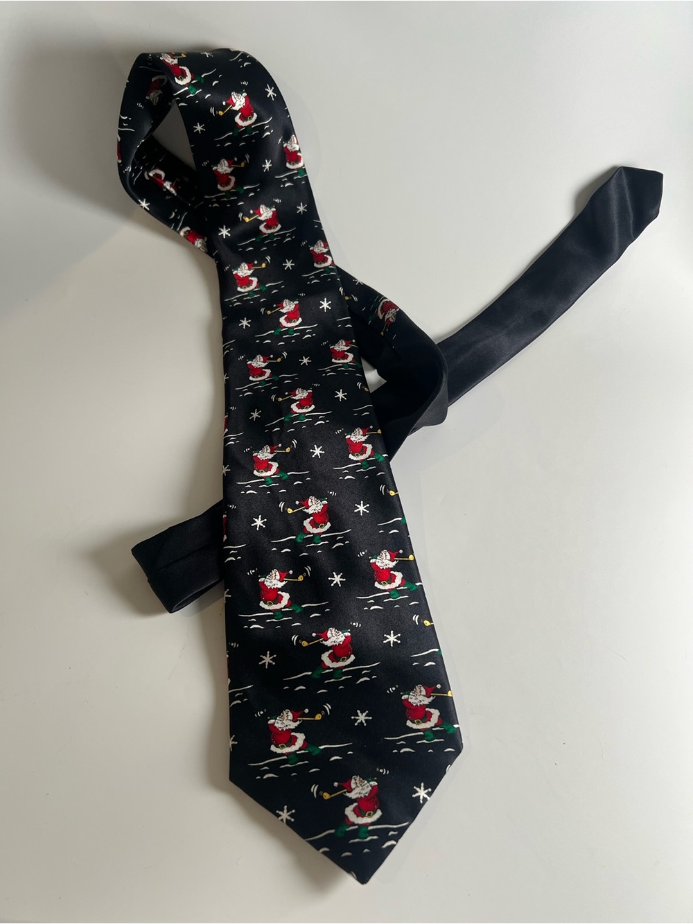 Round tree & Yorke Men's Black Holiday Golf  Santa Tie NWT